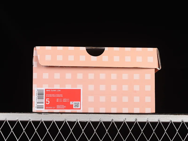 All categories Nk SB Dunk series Nk SB Dunk Low low-top sneakers Nk Dunk Low Vlad Year of the Rabbit limited milk taro rabbit low-top casual sneakers DD1503-117